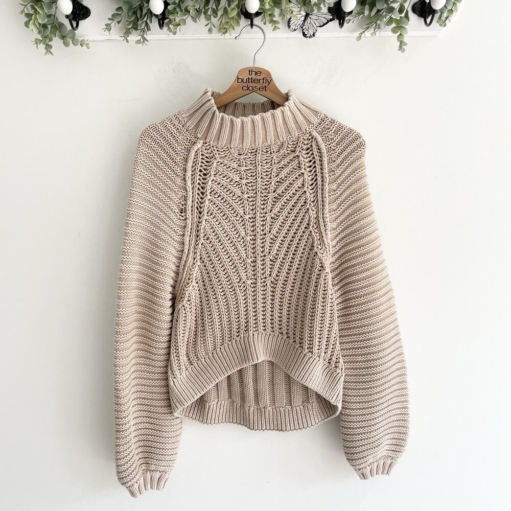 Free People sweetheart Beige Chunky Knit Cropped High Neck Sweater Size S 7-4915